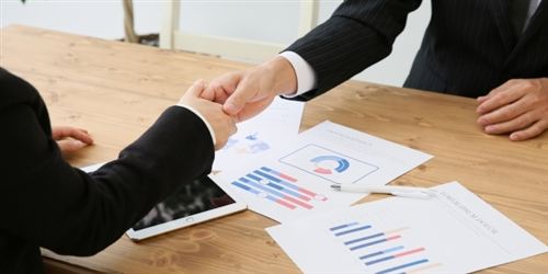 信頼関係ができた銀行員と社長