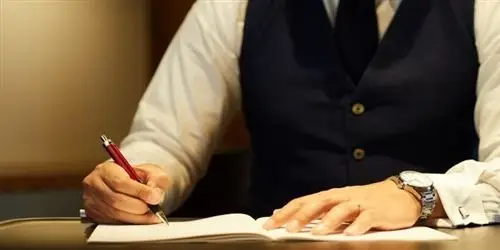 書類作成を行う税理士